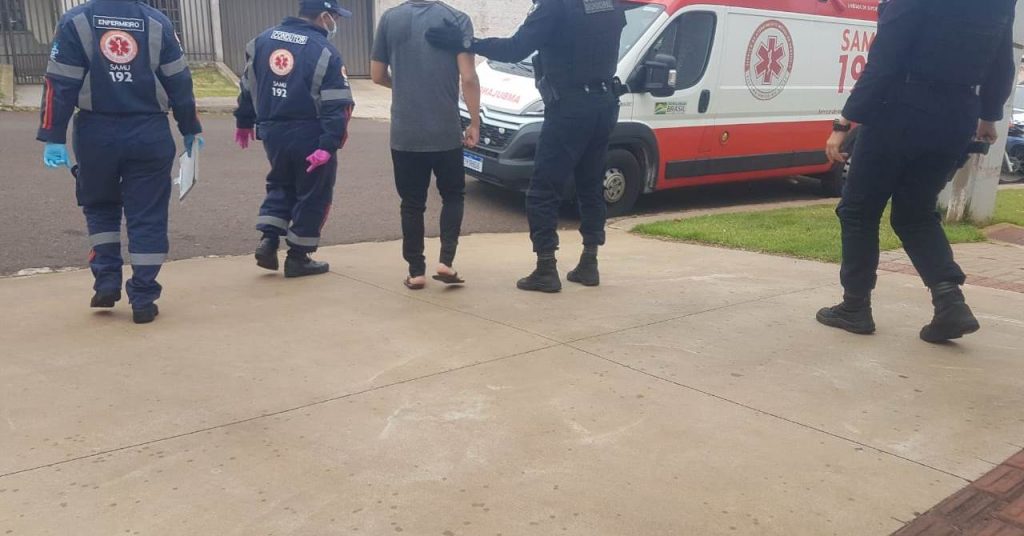 Homem em surto é contido pelo Samu no Bairro Alto Alegre