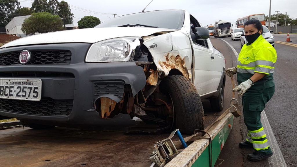 Colisão entre carro e moto deixa homem ferido na BR-277
