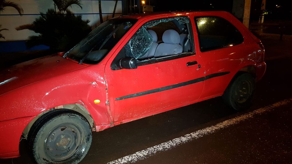 Motociclista de 20 anos fica ferido em colisão na Rua Fortaleza