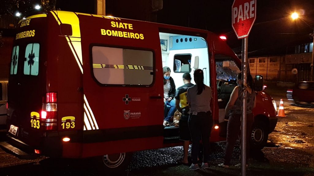 Mulher é socorrida em colisão no Pioneiros Catarinenses