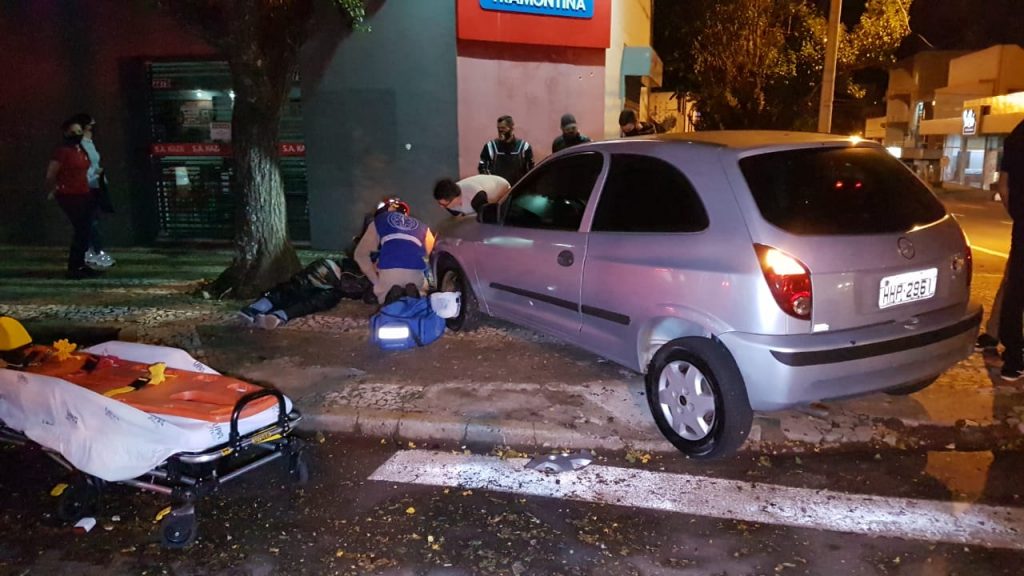 Entregador é socorrido em acidente na Rua Paraná