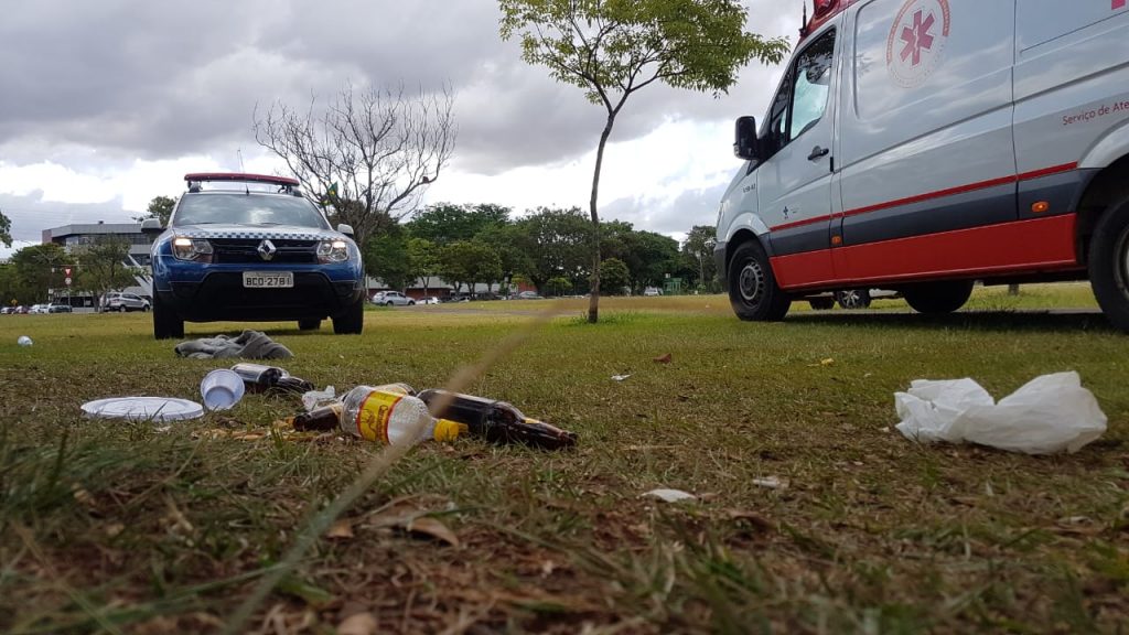 Homem é socorrido pelo Samu próximo da Praça da Bíblia