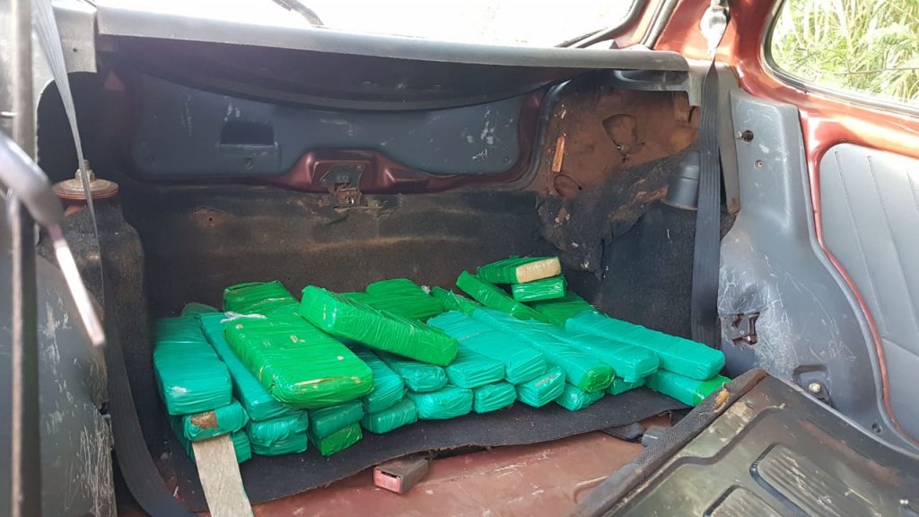 Guarda Municipal apreende carro com 35 tabletes de maconha no Bairro Canadá