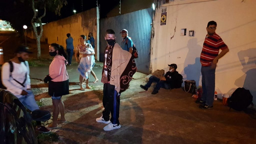 Ônibus é apreendido na BR-277 e motorista afirma que não cometeu ilegalidades