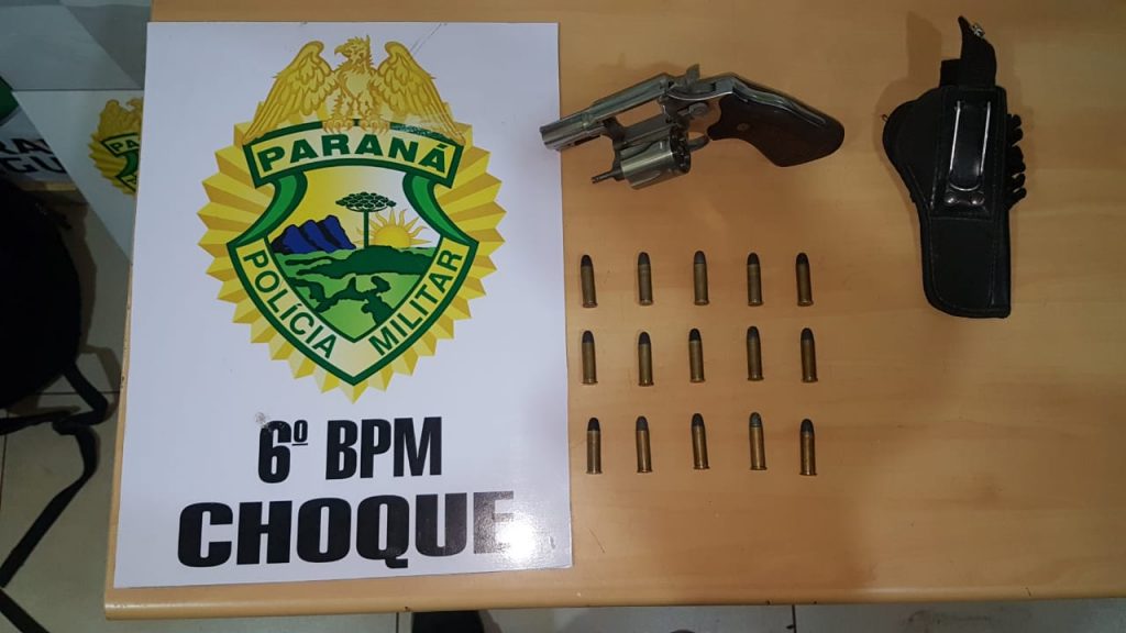 Portando arma de fogo e munições, homem é preso pela PM no Conjunto Riviera Portando arma de fogo e munições, homem é preso pela PM no Conjunto Riviera