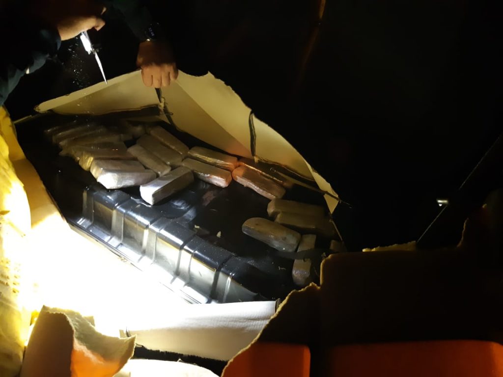 PRF apreende veículo carregado com maconha em São Miguel do Iguaçu PRF apreende veículo carregado com maconha em São Miguel do Iguaçu