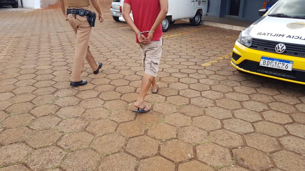 Motorista envolvido em acidente no Centro é preso pela Polícia Militar