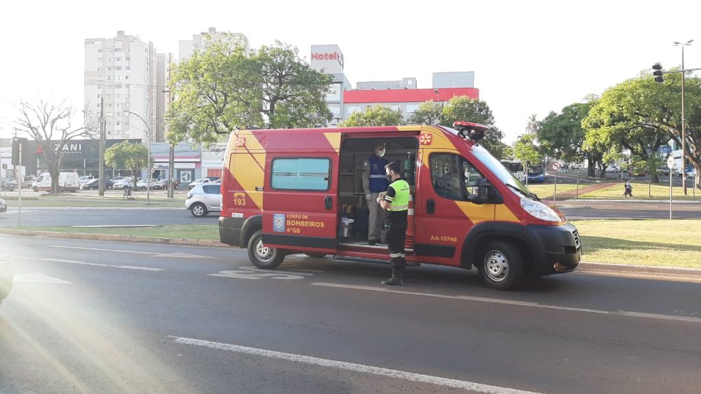 Carro e moto batem na Rua Erechim, no São Cristóvão