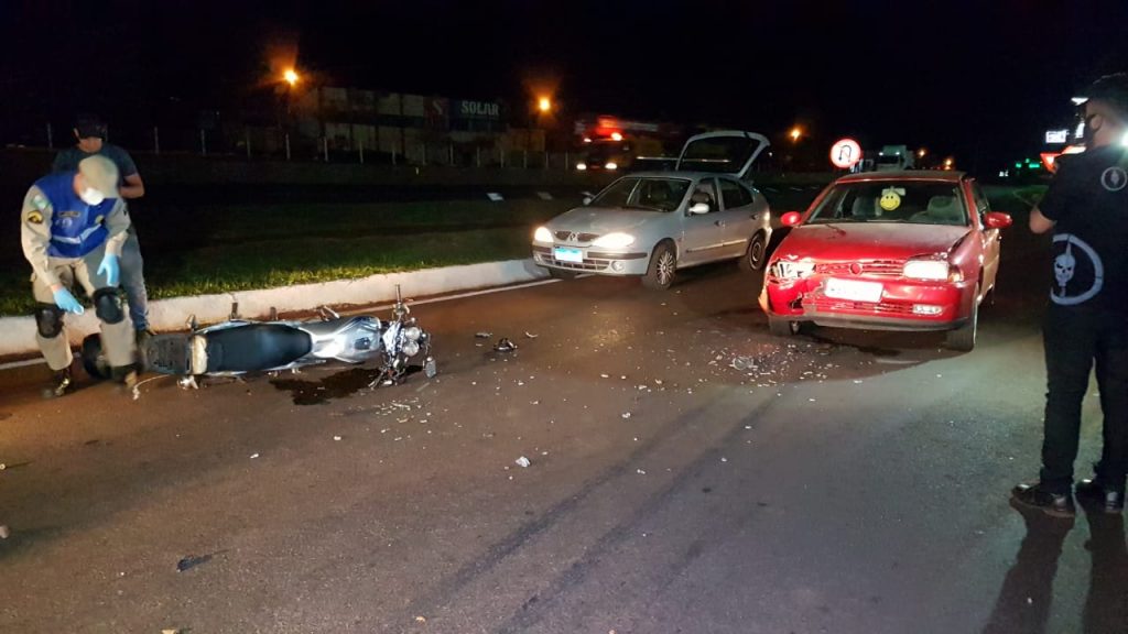Motociclista fratura o nariz em acidente na marginal da BR-277