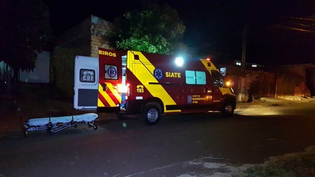 Homem cai de muro e precisa ser socorrido no Bairro Universitário