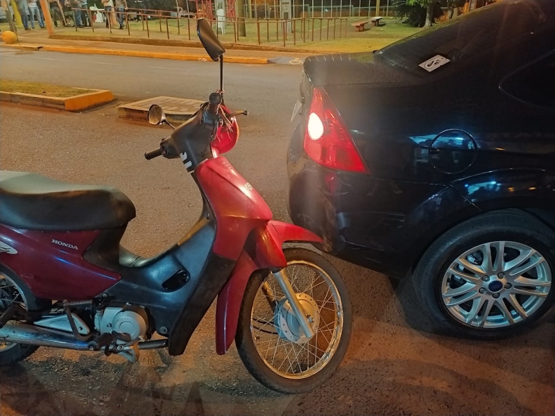 Motociclista de 27 anos fica ferido em acidente na Vila Pioneiro