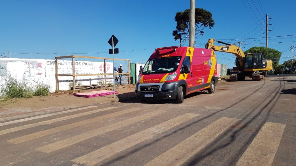Trabalhador fica com o pé preso a estrutura de ferro e precisa ser socorrido no Brasmadeira
