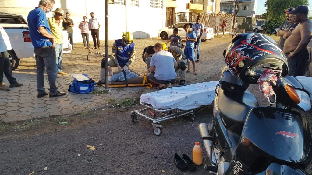 Mulher fica ferida em colisão no Bairro Nova Cidade