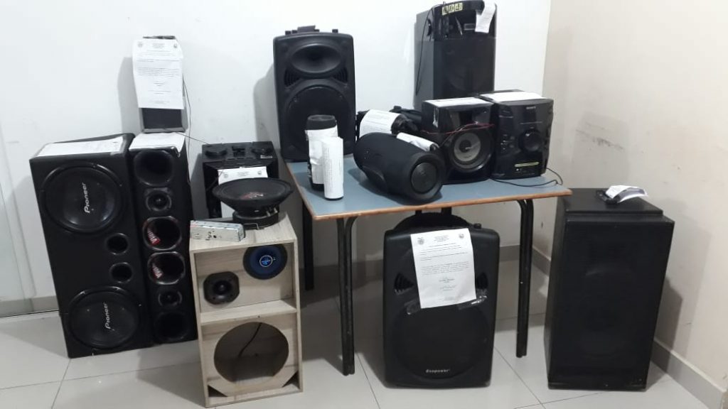 AIFU fecha três estabelecimentos comerciais em Curitiba e apreende 13 aparelhos de som no Litoral do estado