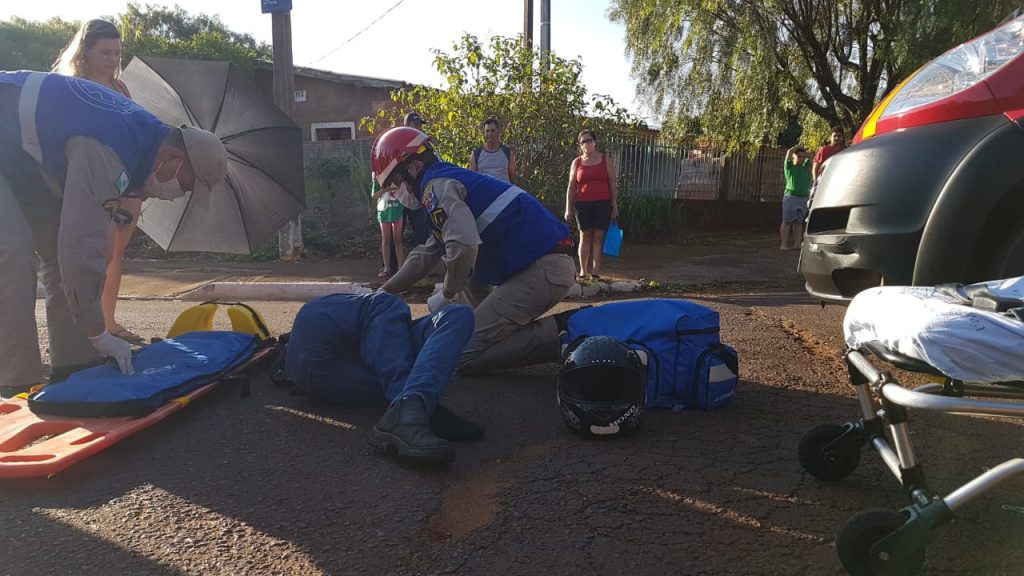 Motociclista fica ferido ao colidir com caminhonete no Bairro Morumbi