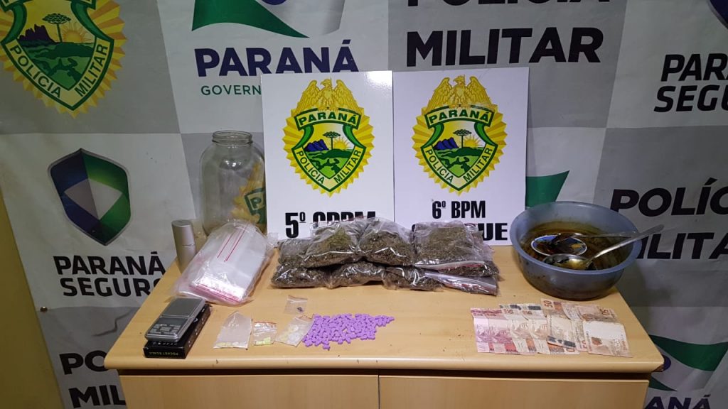 Polícia descobre refinaria de drogas e apreende jovem de 21 anos com maconha e ecstasy