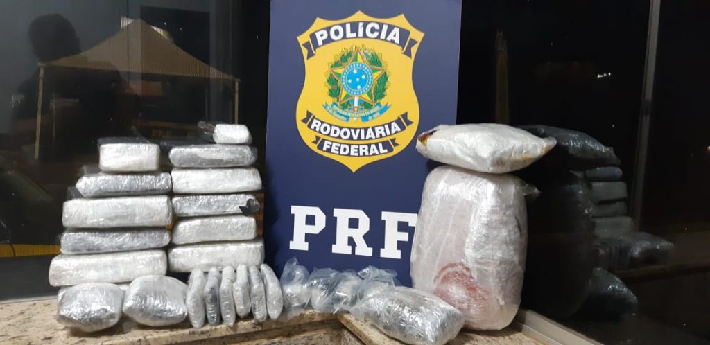 Veículo é apreendido na BR-277 com diversos entorpecentes