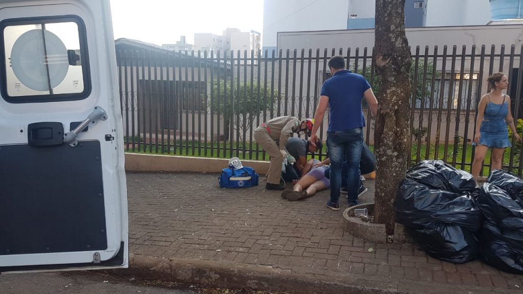 Homem é agredido e esfaqueado na Rua Paraná, no Centro