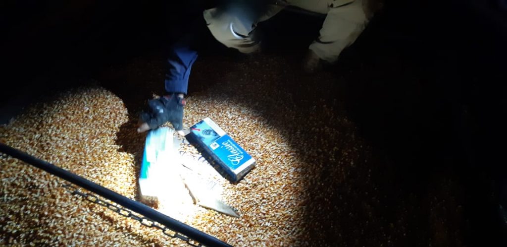 Carreta é apreendida transportando 300 mil maços de cigarros na BR-163