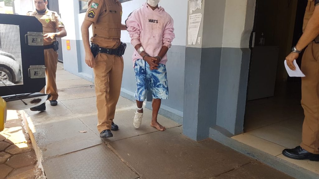 Homem acusado de agressão na Rua Paraná é levado à Delegacia
