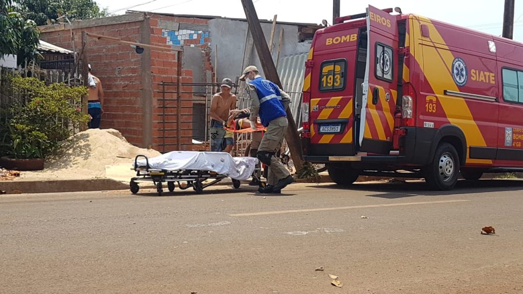 Ciclista tem suspeita de fratura na mão ao sofrer queda no Interlagos