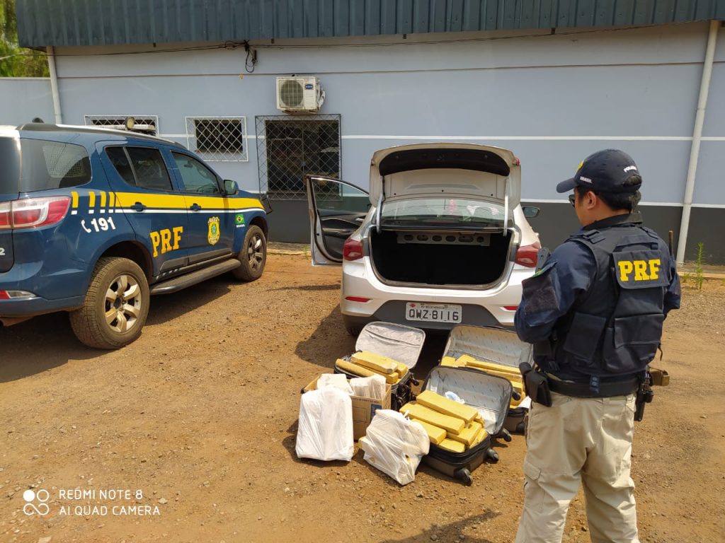 Gestante de oito meses é presa em veículo que transportava maconha na BR-163