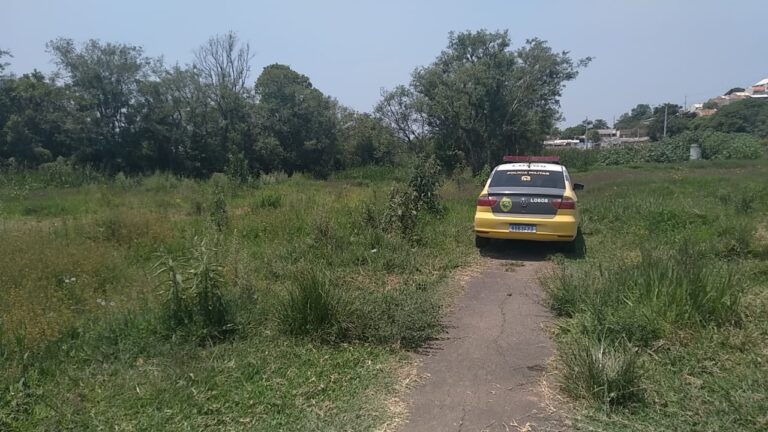 Homem é encontrado morto com marcas de tiros