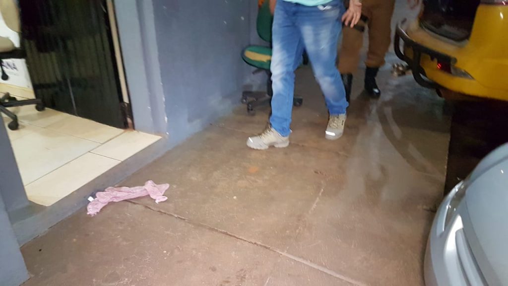 Após acusação de estupro da irmã, homem atira contra a casa do tio que acaba preso no Tarumã
