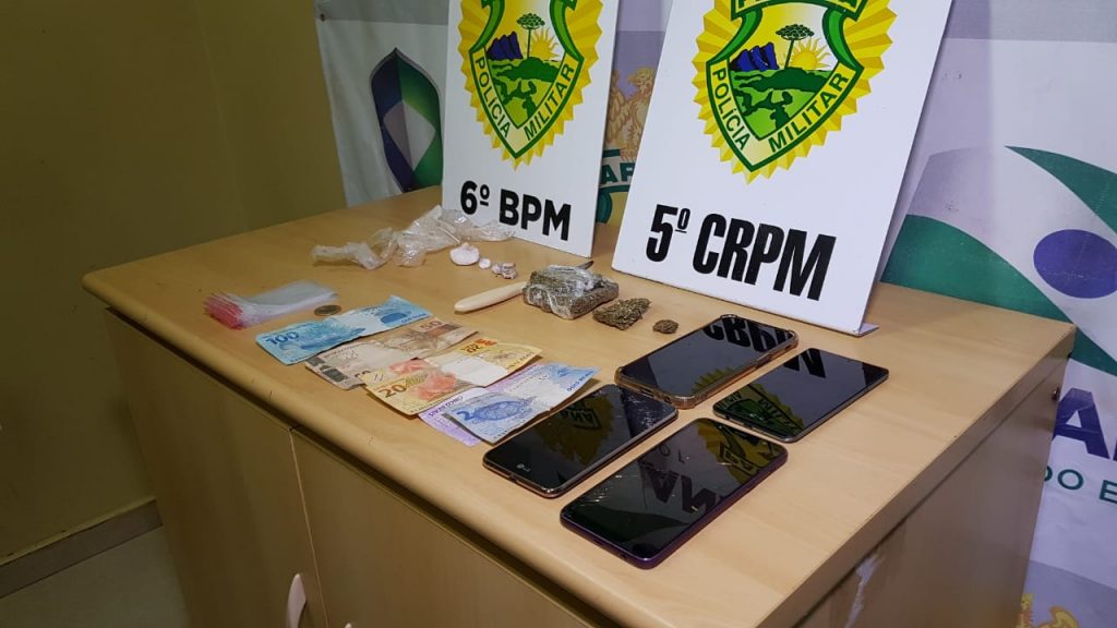 Jovens flagrados com maconha e cocaína são presos pela Polícia Militar