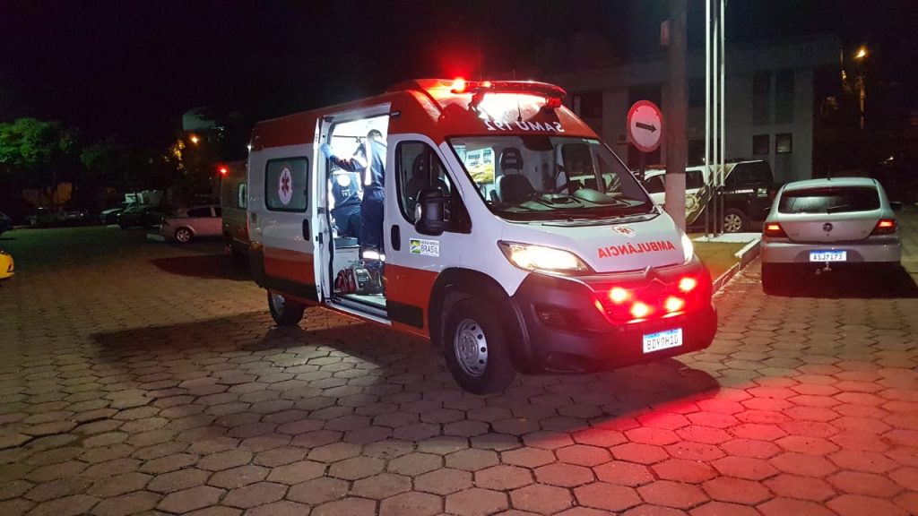 Jovem que foi detido é socorrido pelo Samu ao engolir entorpecente