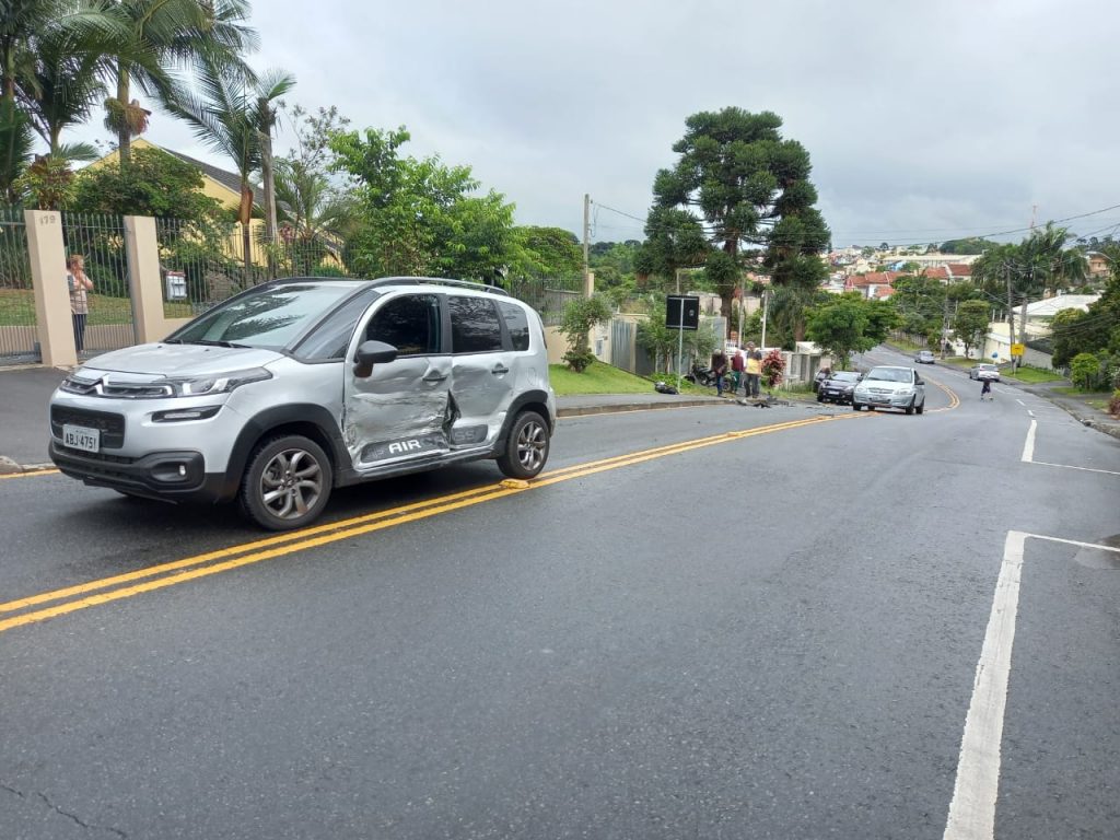Motorista desmaia após se envolver em colisão em Curitiba
