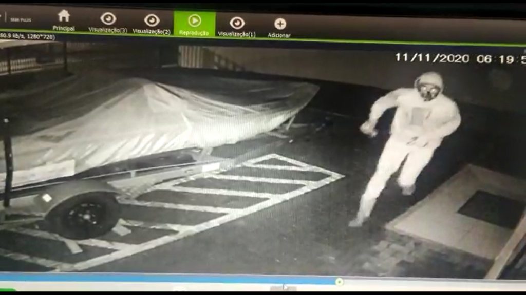 Furto de barco em empresa no Coqueiral é flagrado por câmera de segurança