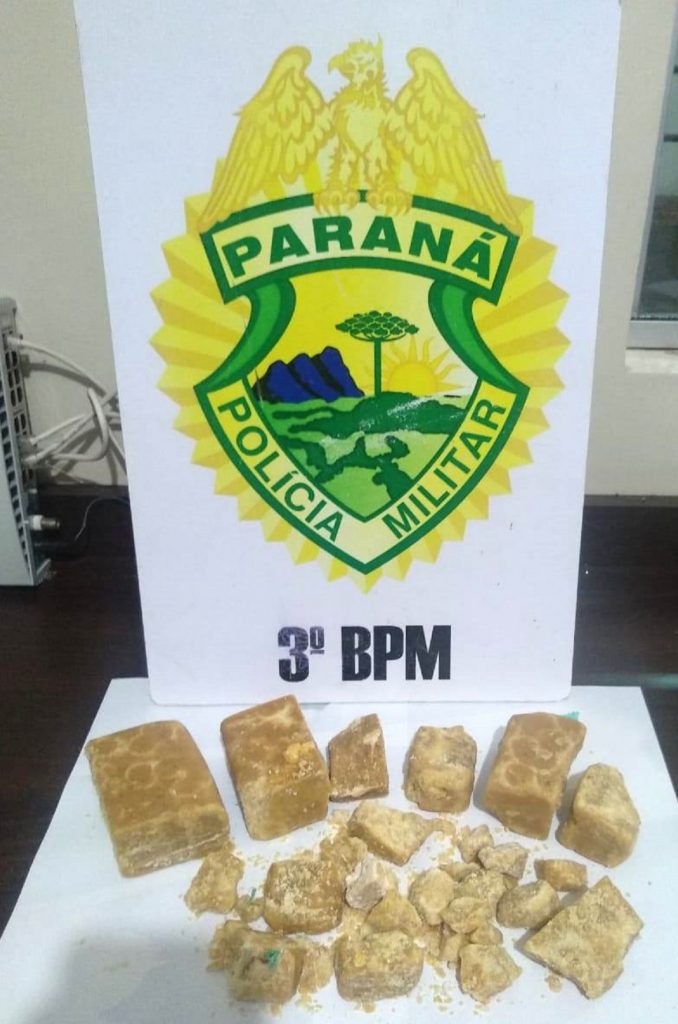 Em Pato Branco (PR), PM aborda ônibus e encontra 879 gramas de crack com adolescente