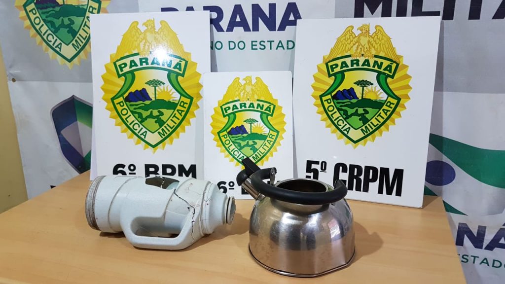PM aborda suspeito com moto furtada, é atingida por água quente e dois são detidos
