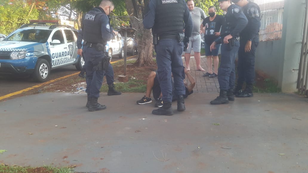 Acusado De Furto Homem é Agredido Por Populares E Depois Detido Cgn