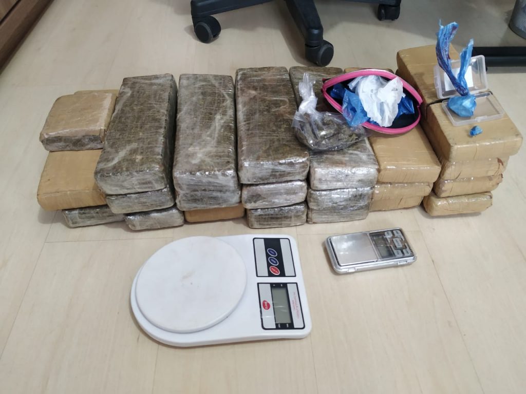 Polícia Civil e GM apreendem maconha no Bairro Floresta