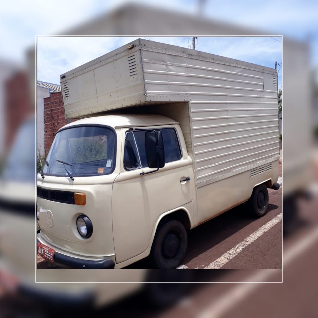 Kombi com placa AAX- 3556 foi furtada