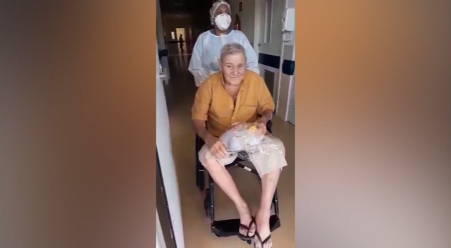 Emocionante: idoso de 85 anos recebe alta ao ficar 22 dias internado com Covid-19