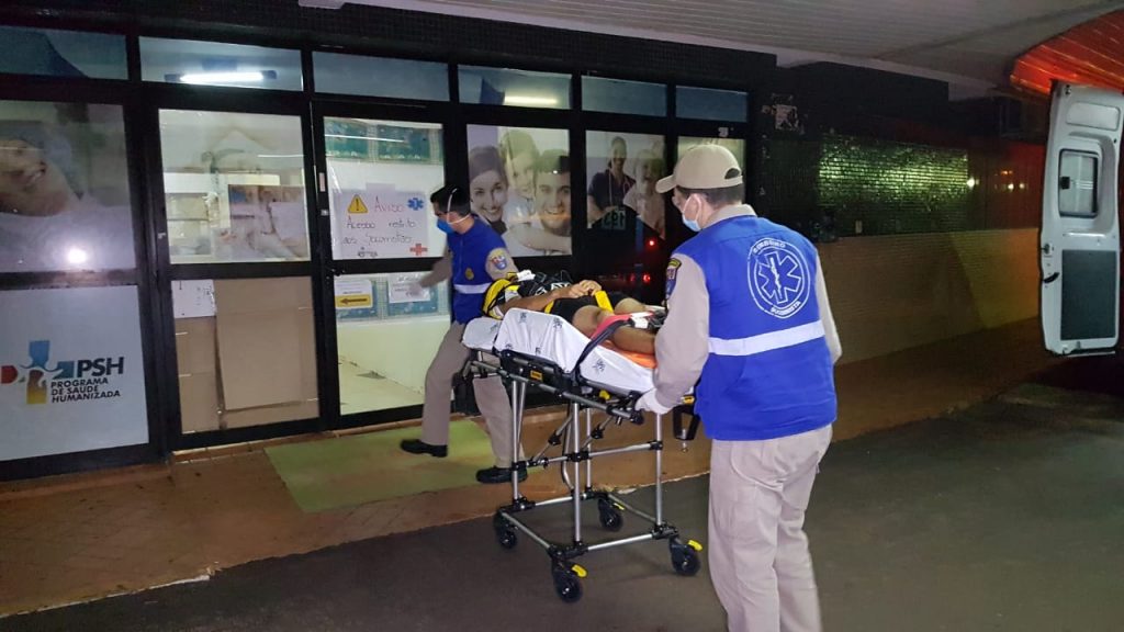 Jovem de 20 anos fica ferido ao cair de bicicleta no Bairro Santa Felicidade