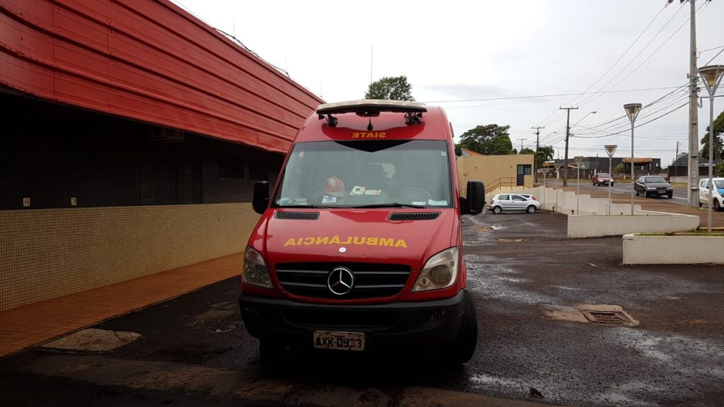 Criança precisa ser socorrida ao ser atingida por porta no Bairro Coqueiral