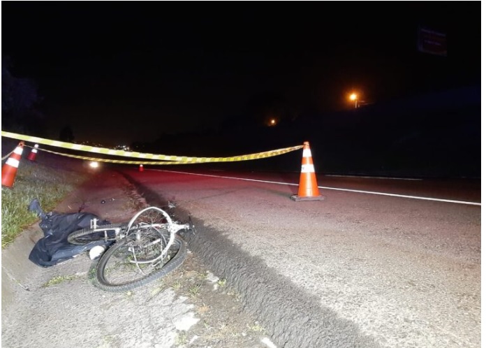 Ciclista morre atropelado na BR-277 e motorista foge do local