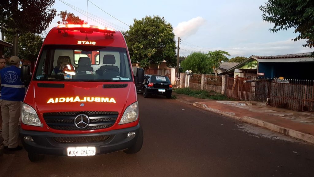 Homem tem dedos esmagados em máquina de moer cana no Guarujá