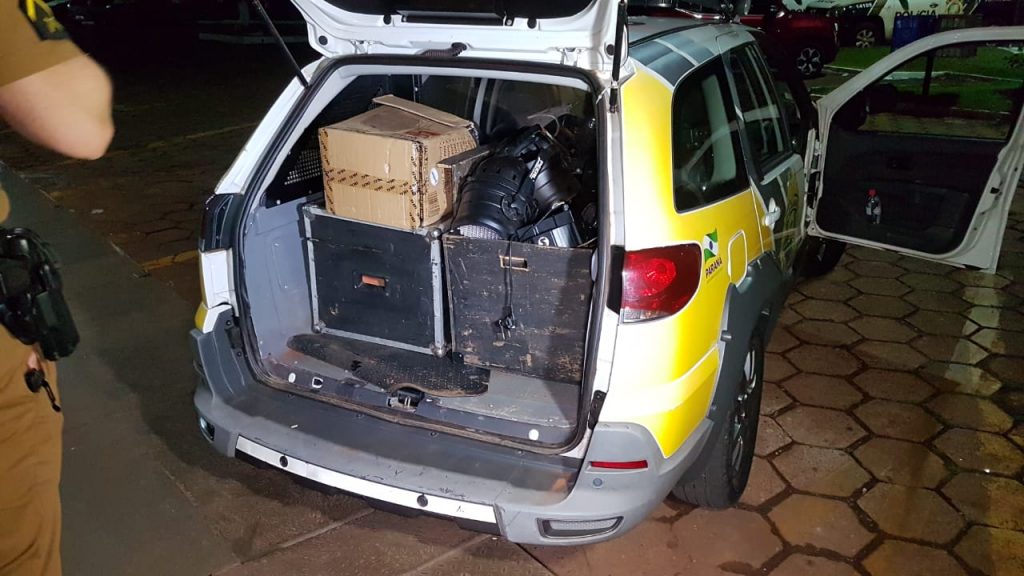 Equipamentos de iluminação e demais instrumentos são encontrados em área rural de Cascavel