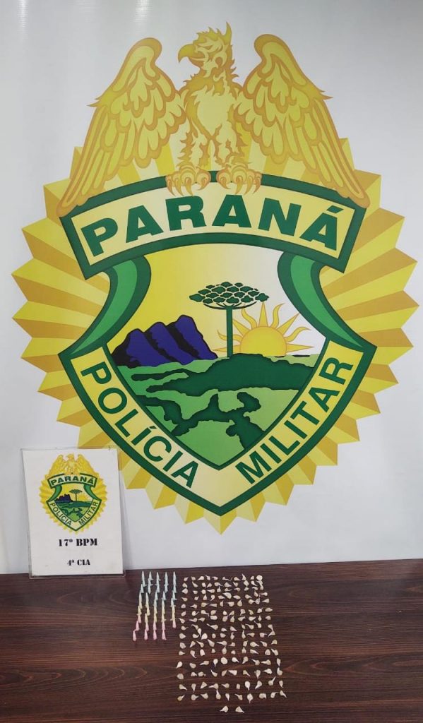 PM prende rapaz que estava com 152 pedras de crack e 44 pinos de cocaína em Curitiba