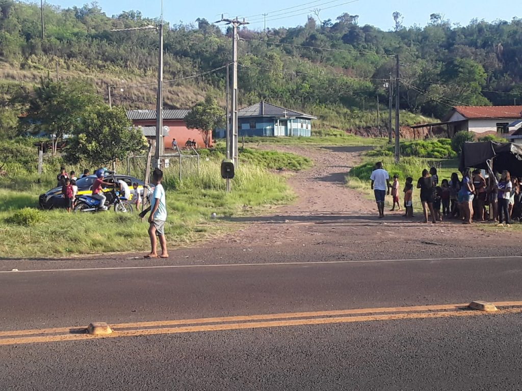 Motoristas relatam medo durante interdição da BR-277 e ‘sequestro’ de viatura da PRF em Nova Laranjeiras