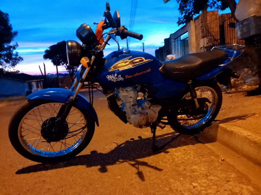 Moto Honda é furtada em estacionamento na Av. Brasil