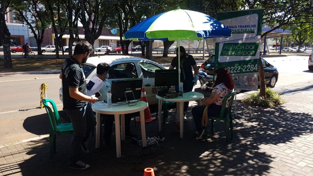 Agência do Trabalhador realiza atendimento em frente à Caixa Econômica nesta terça-feira