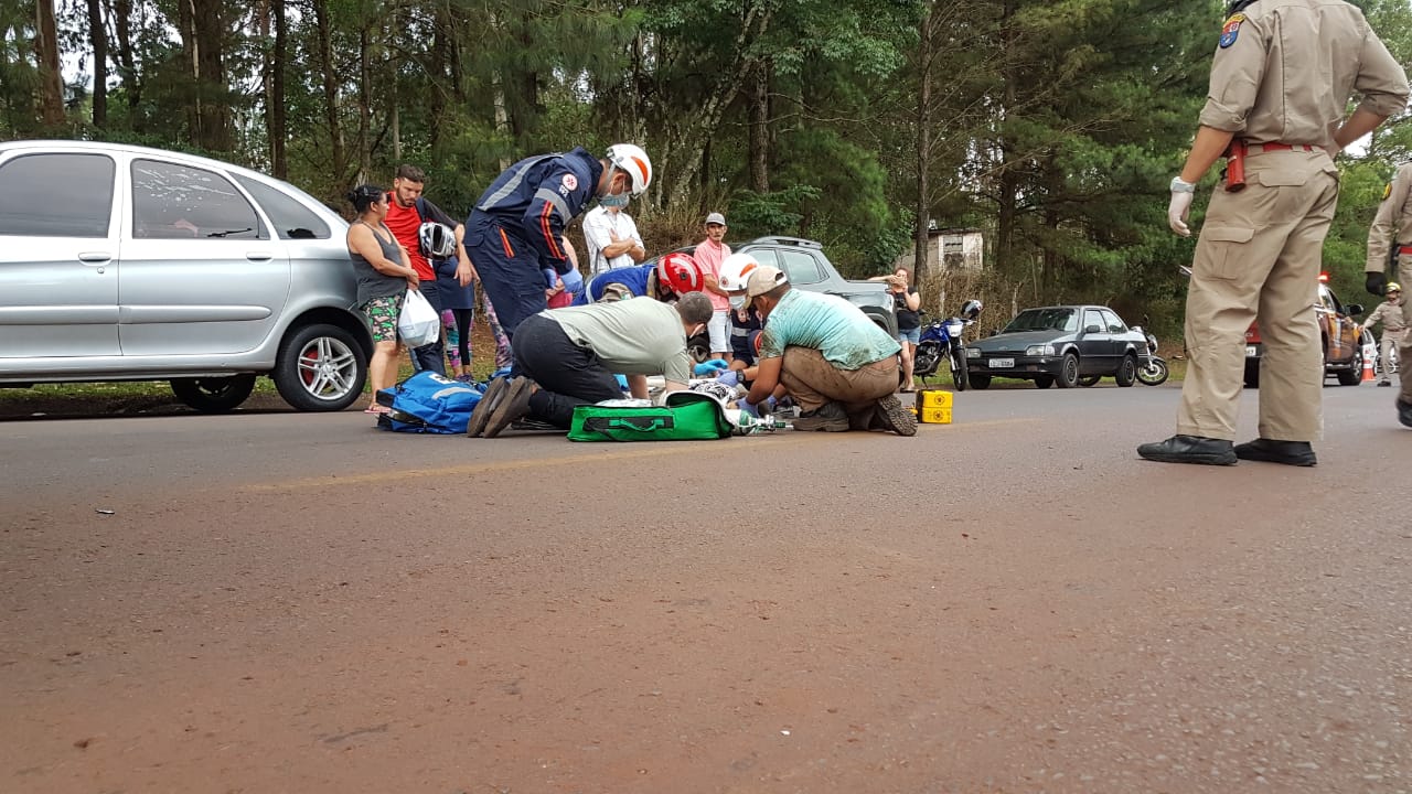 Imagem referente a Idosa e motociclista sofrem fraturas em acidente no Bairro Brasília