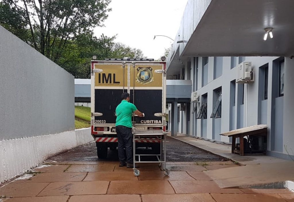 Mulher de 29 anos morre em hospital de Cascavel e é levada ao IML