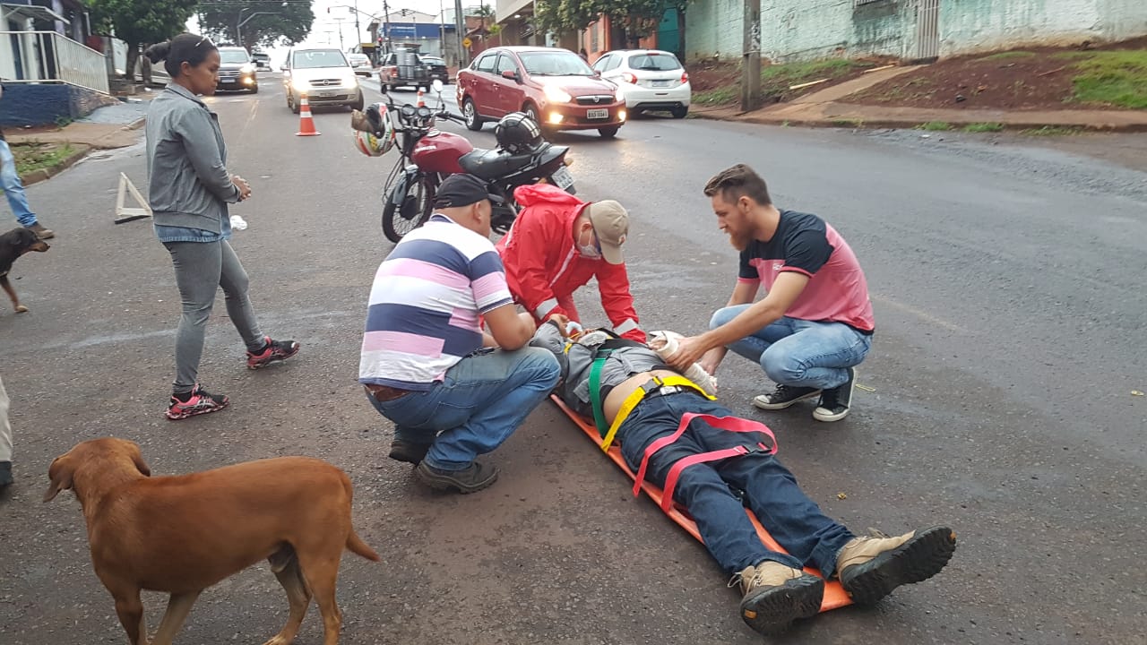 Imagem referente a Motociclista fratura o braço em acidente na Rua Europa